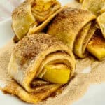 A side view of the apple dessert.