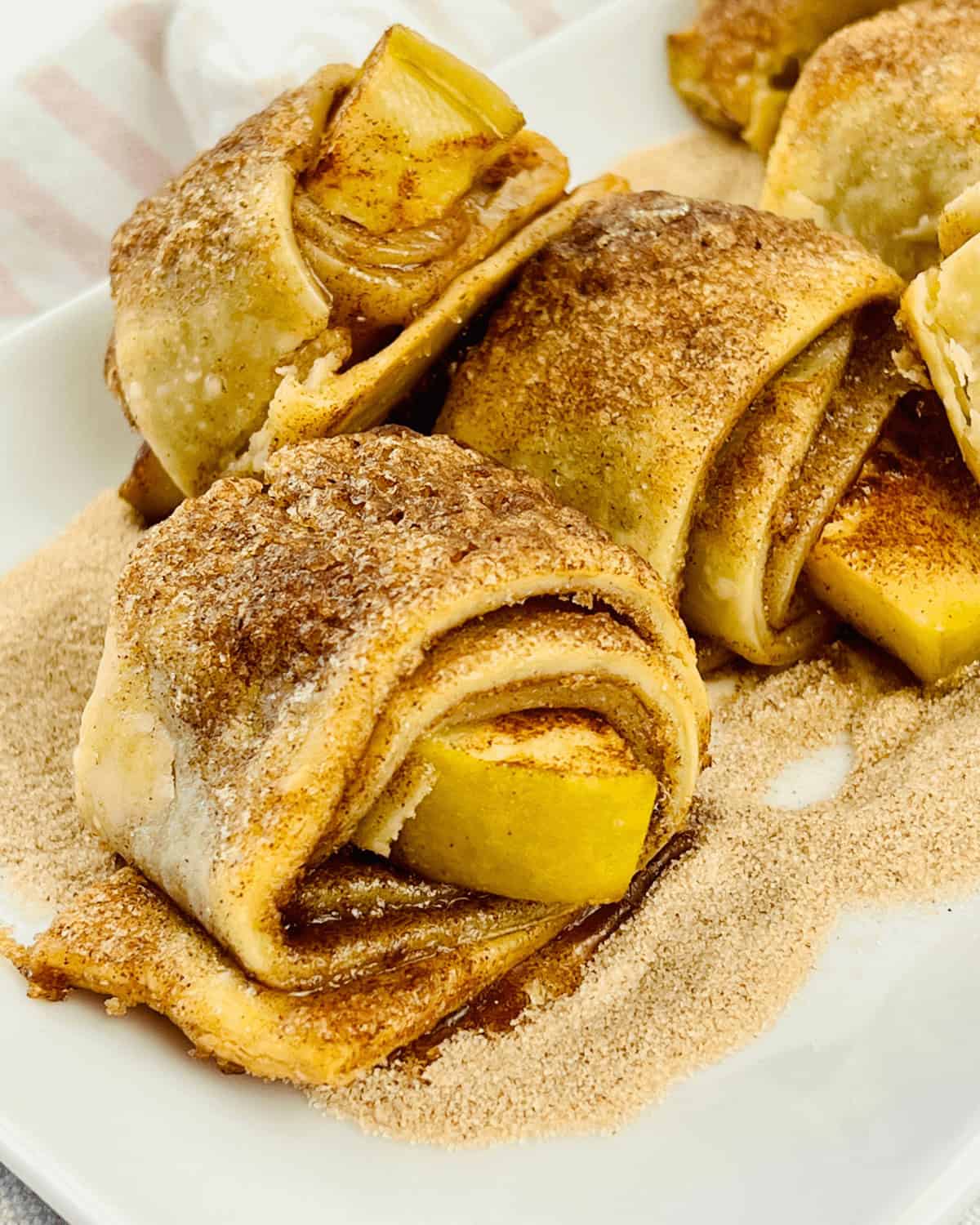 A side view of the apple dessert.