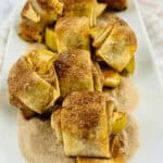 A platter of the mini apple pie bites.