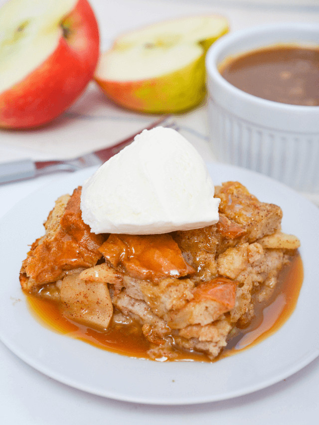 APPLE BREAD PUDDING WITH BOURBON SAUCE