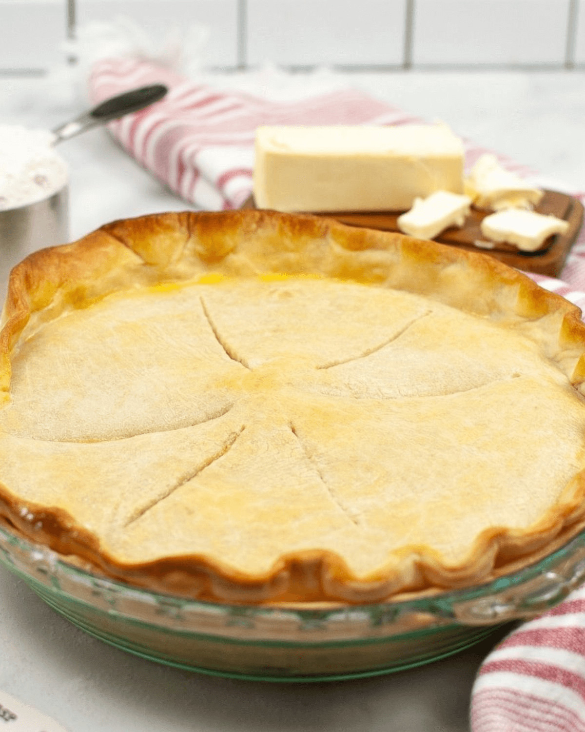 A side view of the cooked pie.