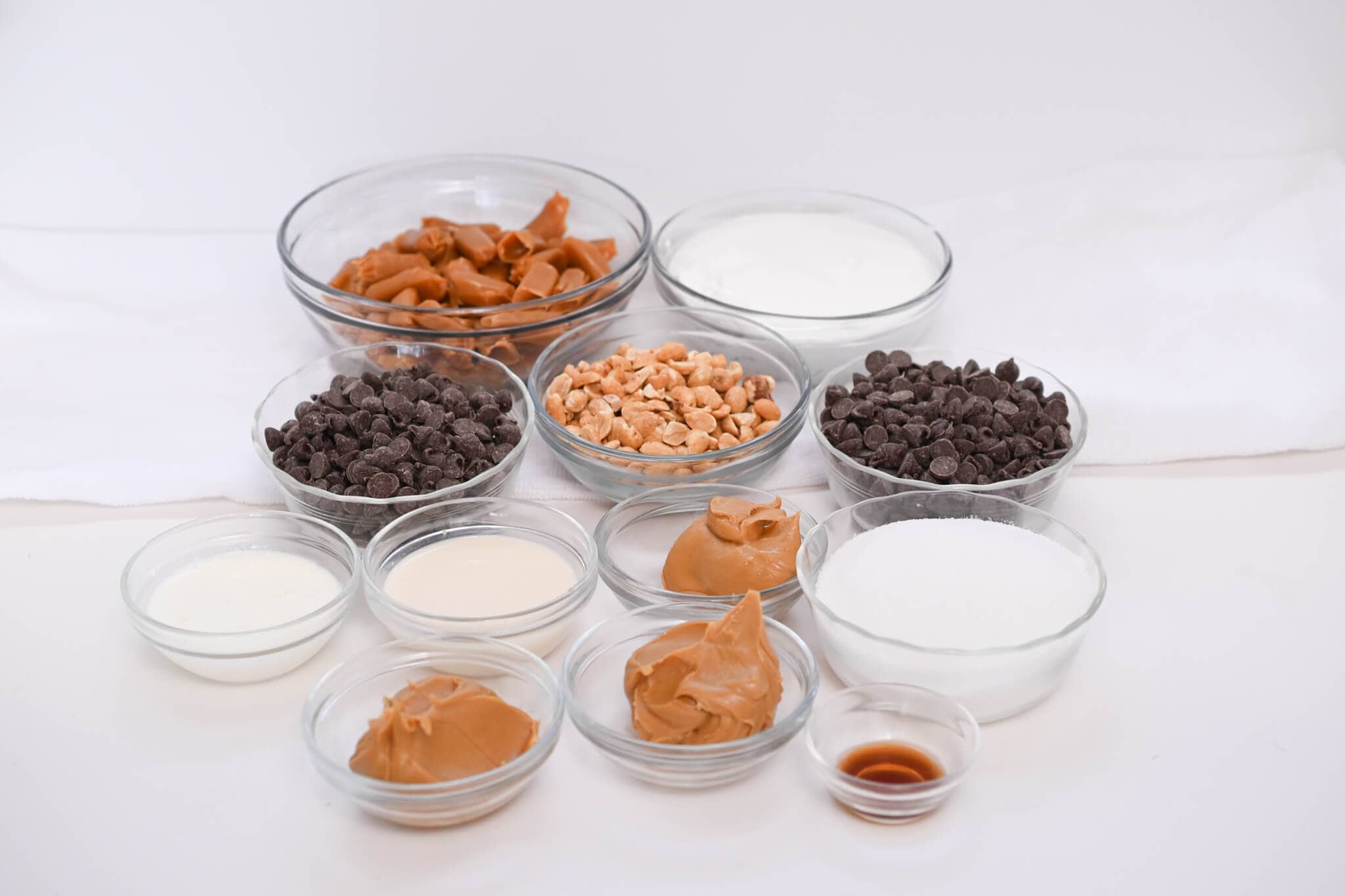 Heavy cream, chocolate chips, caramel and peanut butter for the bars.