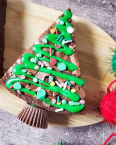 An adorable and festive Christmas tree brownie .