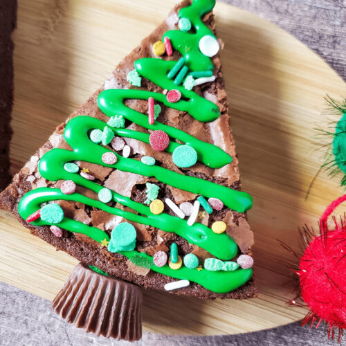 An adorable and festive Christmas tree brownie .