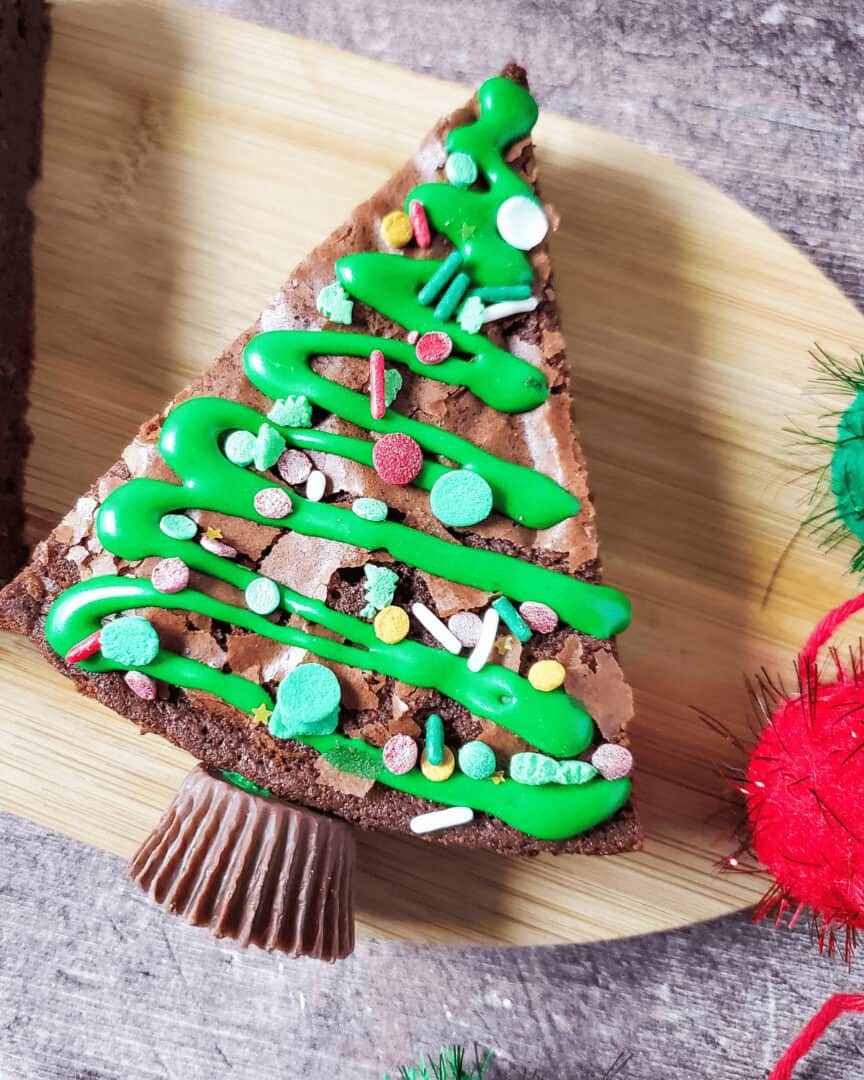 An adorable and festive Christmas tree brownie .