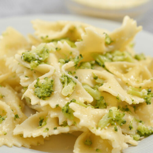 A plate of Garlic Butter Pasta with broccoli and sauce.