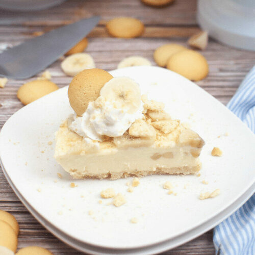 A slice of banana cream pie on a plate.