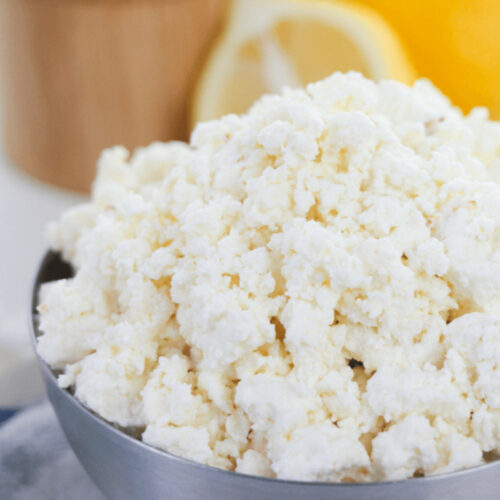 Learn how to make ricotta cheese with lemons.
