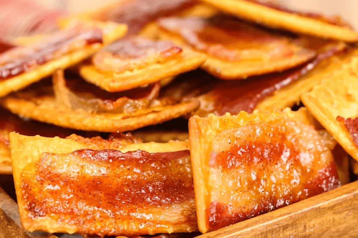 A bowl of glazed bacon crackers. 