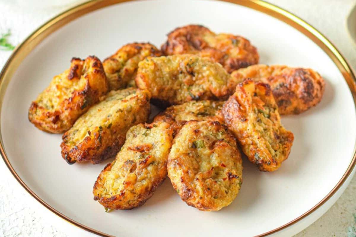 A plate of Air Fryer Tater Tots.