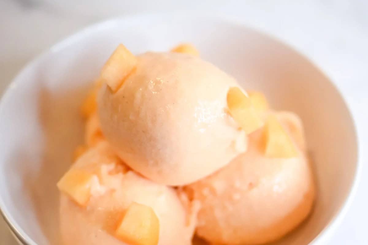 Cantaloupe Frozen Yogurt (Low-Calorie)