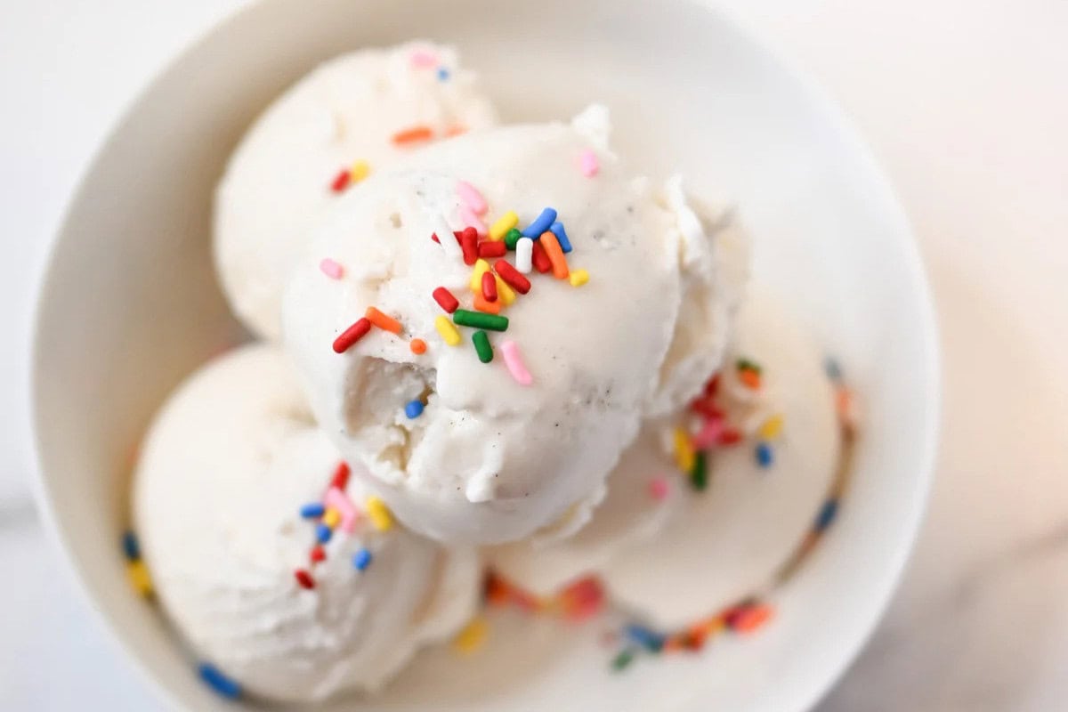 Low-Calorie Vanilla Frozen Yogurt