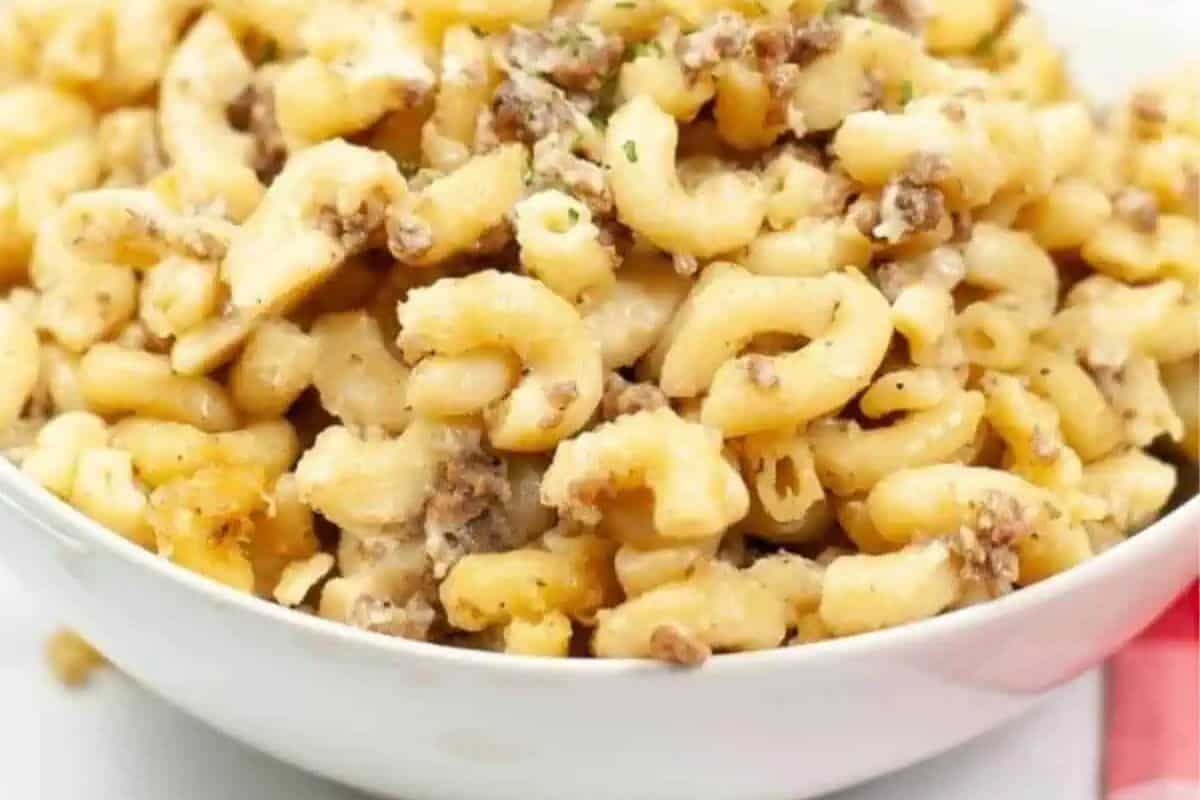 A white bowl filled with macaroni pasta mixed with ground beef and a light, creamy sauce—perfect for kid friendly meals and a great addition to your collection of dinner recipes for kids.