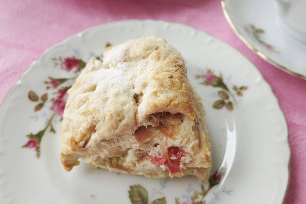 Rhubarb scones on a decorative plate.